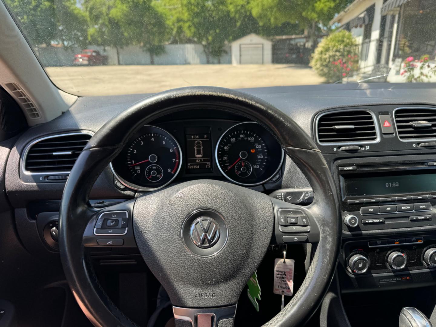 2014 Silver Volkswagen Jetta SportWagen 2.5L SE PZEV (3VWPP7AJ5EM) with an 2.5L L5 DOHC 20V engine, 6-Speed Automatic transmission, located at 3624 Hemphill St., Fort Worth, TX, 76110, (817) 926-8921, 32.696205, -97.331985 - Photo#8